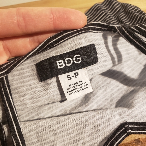 Cropped Top - Picture 3 of 4